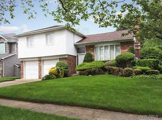 2959 Holiday Park Dr, Merrick, NY 11566