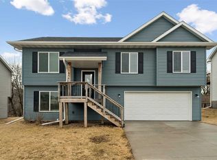 886 Summit Ct, Coralville, IA 52241