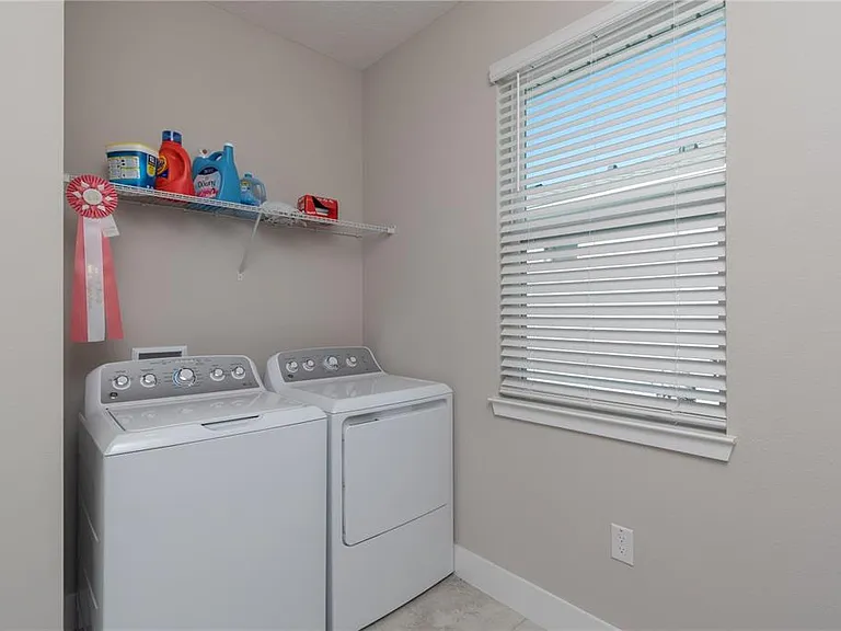 5333 NW 33rd Pl — Photo 7