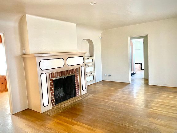 Entry/Living room.