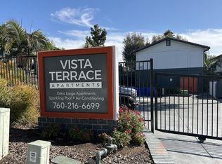 560 Copper Dr APT 15, Vista, CA 92083