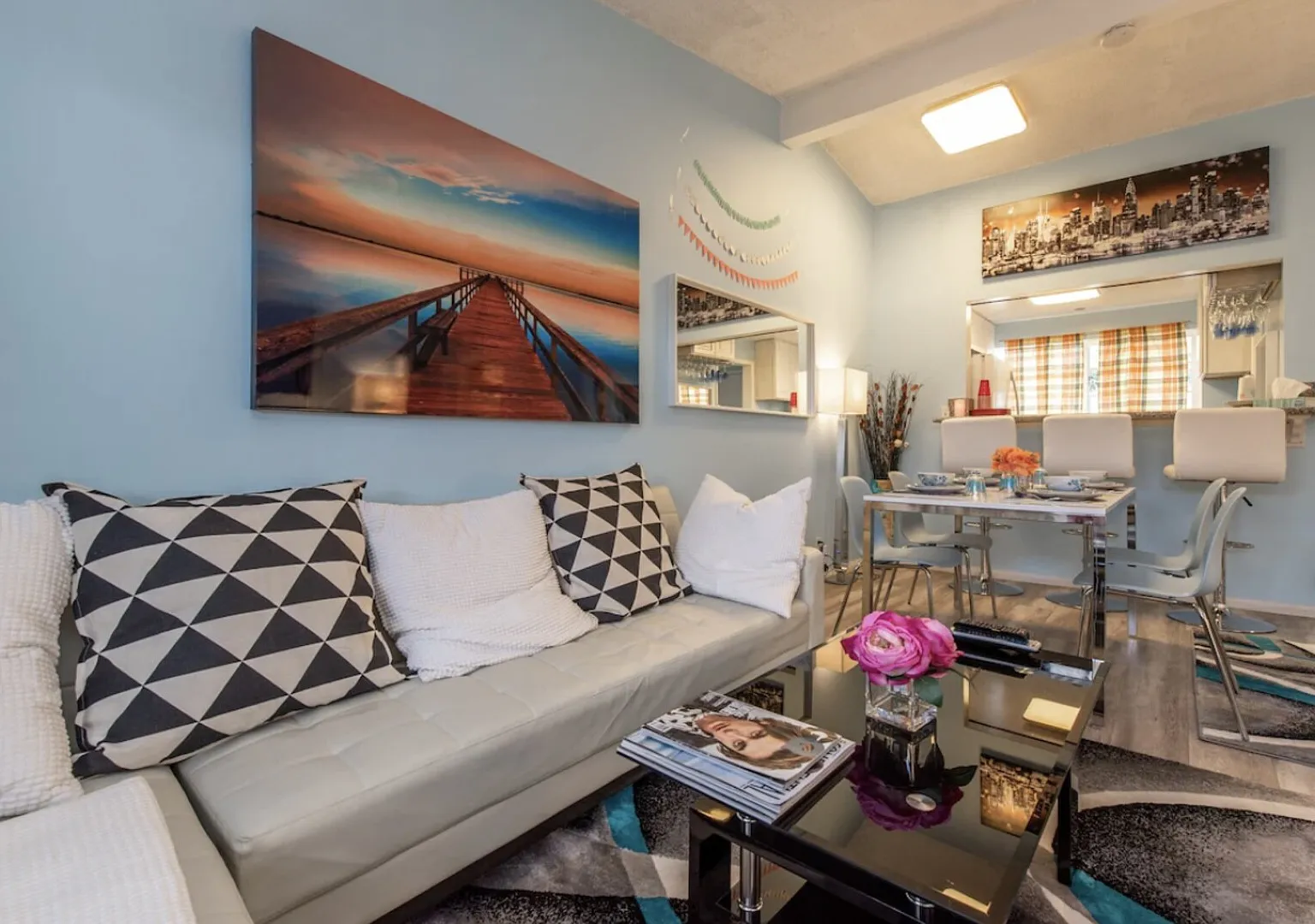 Comfy Chic 2bd/1ba Apartment Fully Furnished Home With Private Patio — Photo 3