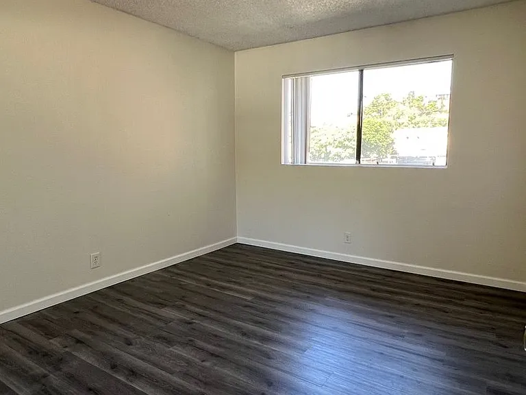 3440 Helix St — Photo 6