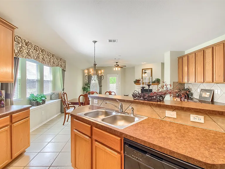 18720 Royal Pointe Dr — Photo 8
