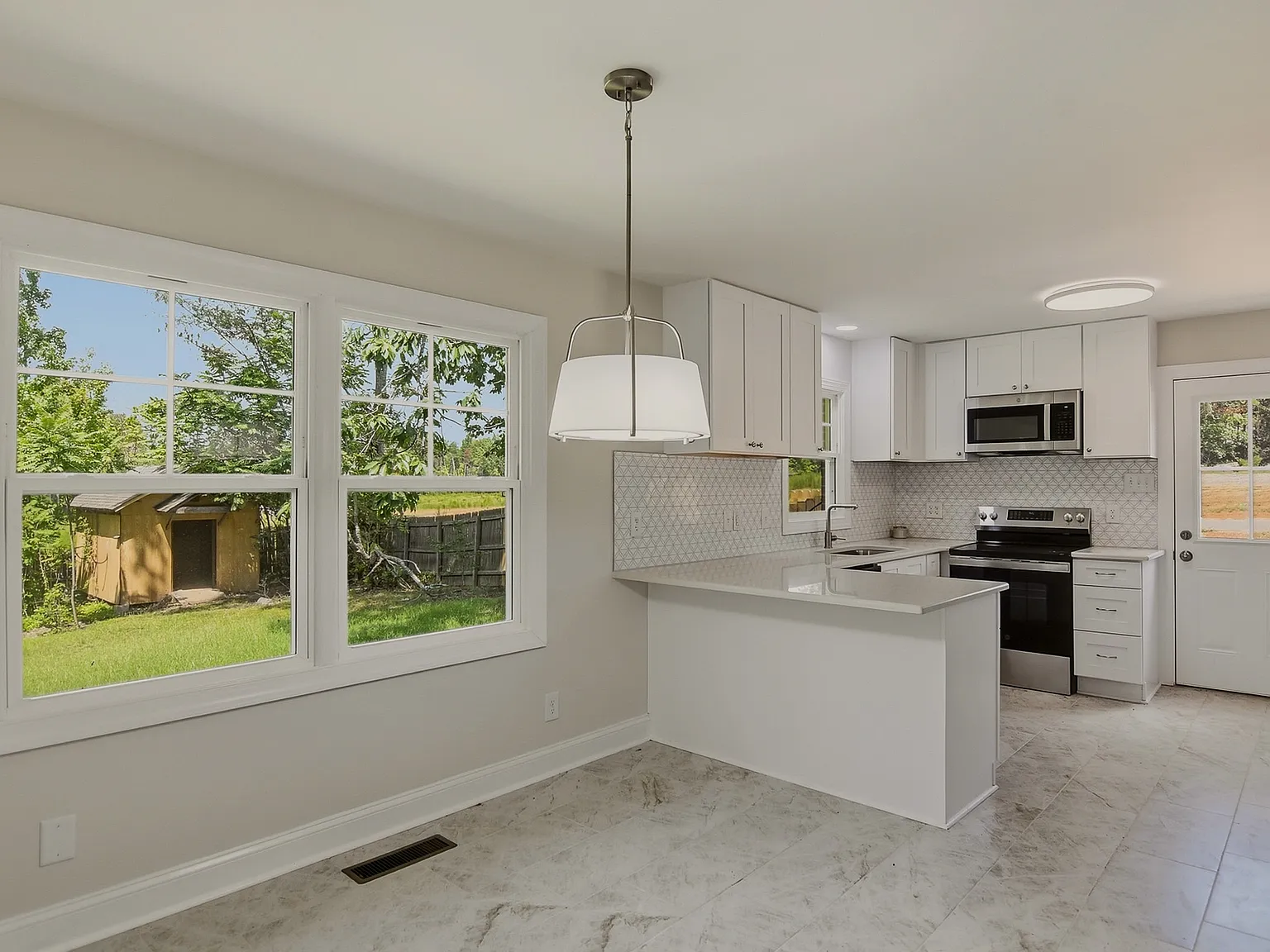 3 bed, 1233 sqft, $1,775 — Photo 3