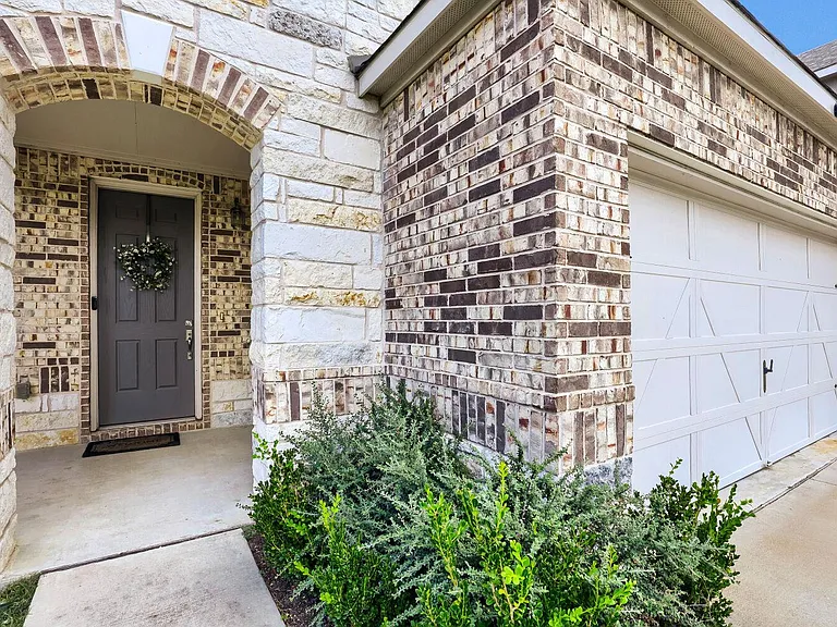 6504 Albany Sleigh Dr — Photo 4
