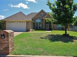 104 Charles Dr, Lindale, TX 75771