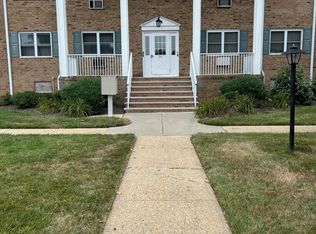 24 Manchester Ct APT B, Freehold, NJ 07728