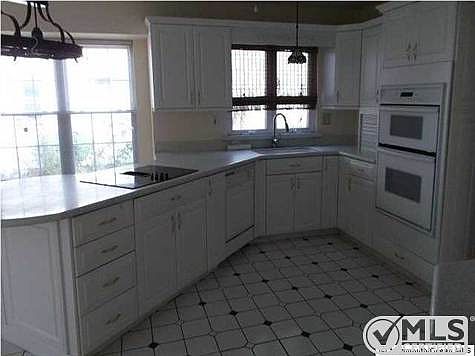 4th image of 40 Gladstone Ave