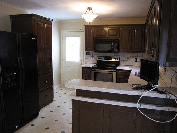 5th image of 414 Rosemary Ln