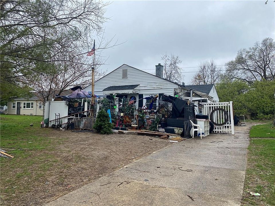 2nd image of 2161 Admiral Dr