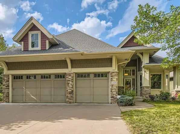 215 Southgate Dr, Mahtomedi, MN 55115
