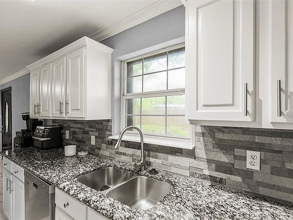 5th image of 4007 Brookmeade Dr