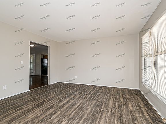 4th image of 1807 Lakeheights Ln
