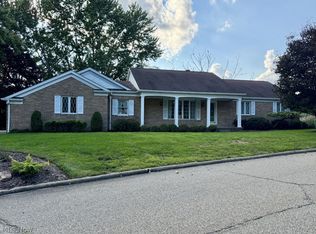 1204 Hilltop Rd NW, New Philadelphia, OH 44663
