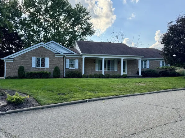 1204 Hilltop Rd NW, New Philadelphia, OH 44663