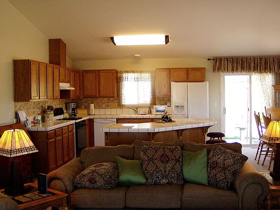 Kitchen with Breakfast Bar