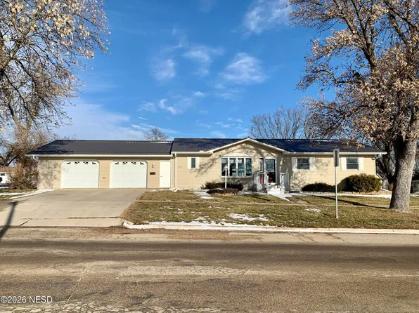 405 2nd St W, Clear Lake, SD 57226