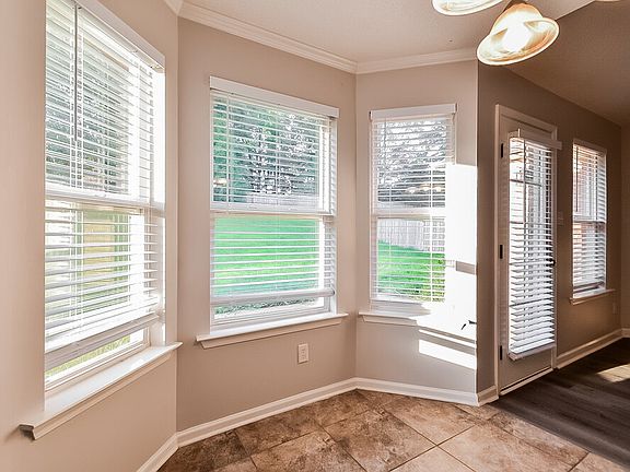 5th image of 10448 Redmond Cir N