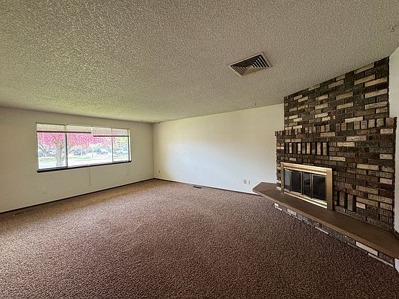 2nd image of 612 S 44th Ave