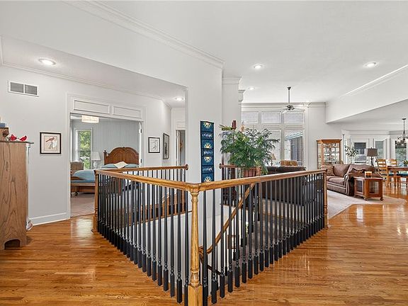 4th image of 1520 SW Cross Creek Pl