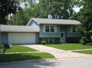 295 Walnut Ln, Crown Point, IN 46307