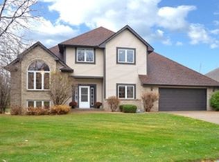 5555 Wood Duck Ct, Shoreview, MN 55126