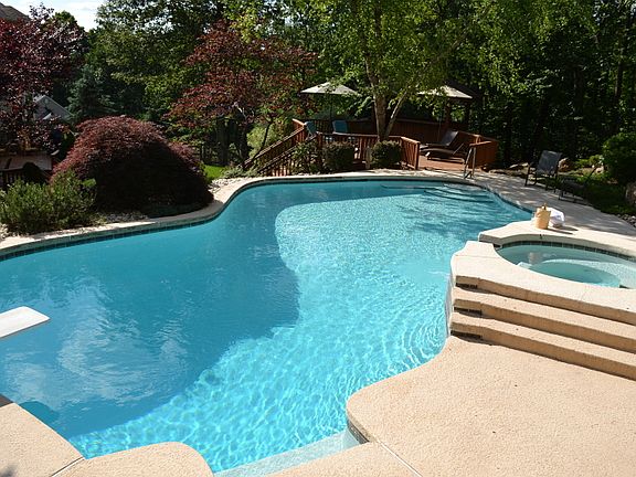 Heated Pool & Jacuzzi