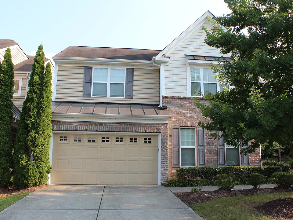 Garden Square Ln