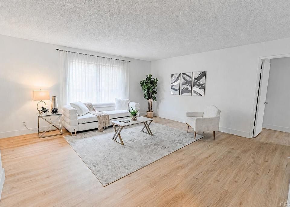 1st image of 634 8th St APT 8