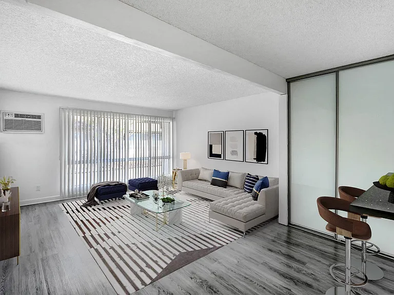 5830 Reseda Boulevard — Photo 12