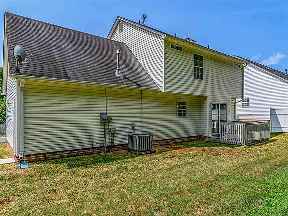3rd image of 205 Great Oaks Way