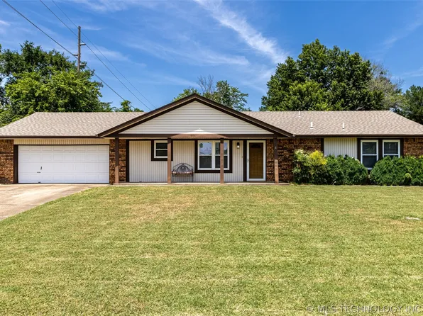 946 E 13th St, Claremore, OK 74017