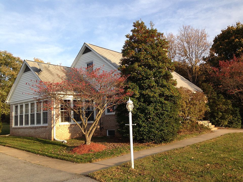 2nd image of 10125 Johns Dr