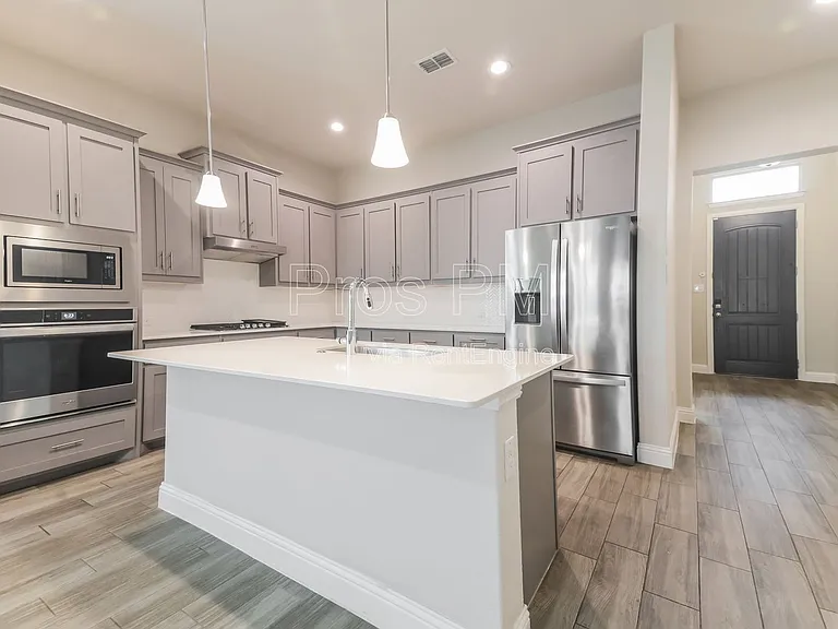 1121 Knightsbridge Rd — Photo 9
