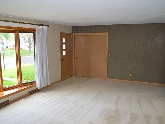 3rd image of 139 W Park Dr