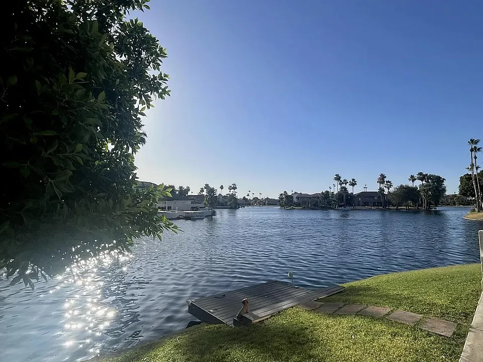 1442 W Coral Reef Dr