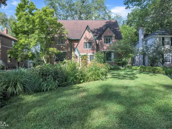 1417 Buckingham Rd, Grosse Pointe Park, MI 48230