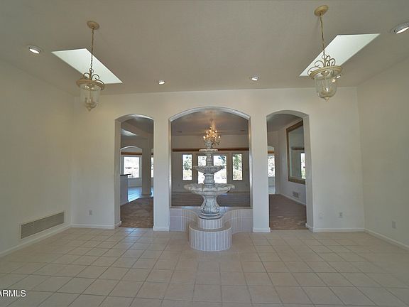 2nd image of 2727 Knollridge Dr