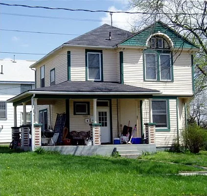 1008 N Oak St — Photo 1