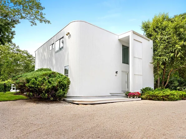 40 Peacock Path, East Quogue, NY 11942