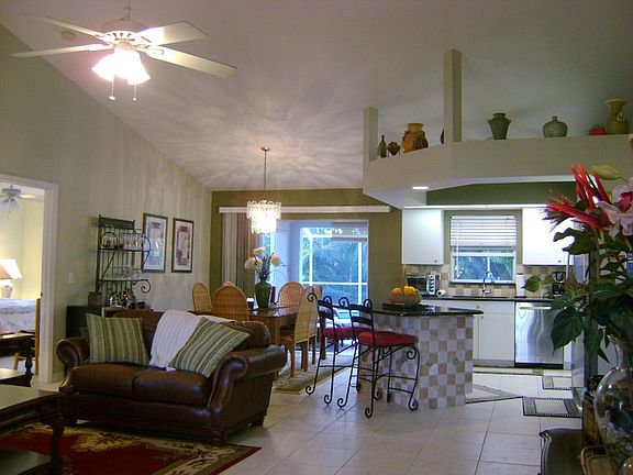 5th image of 2548 SW 15th Ave