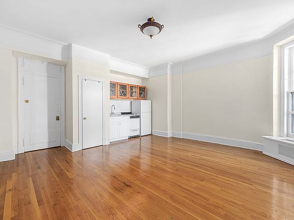 5th image of 2109 Broadway APT 8129