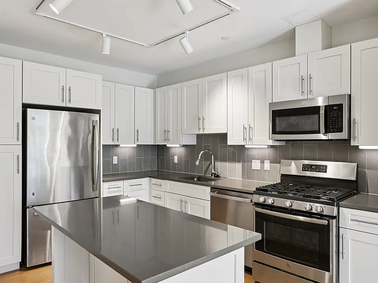 Park77 Apartments — Photo 32