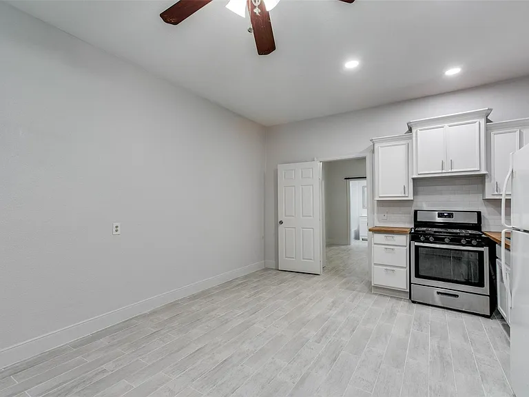 7133 Avenue C — Photo 2