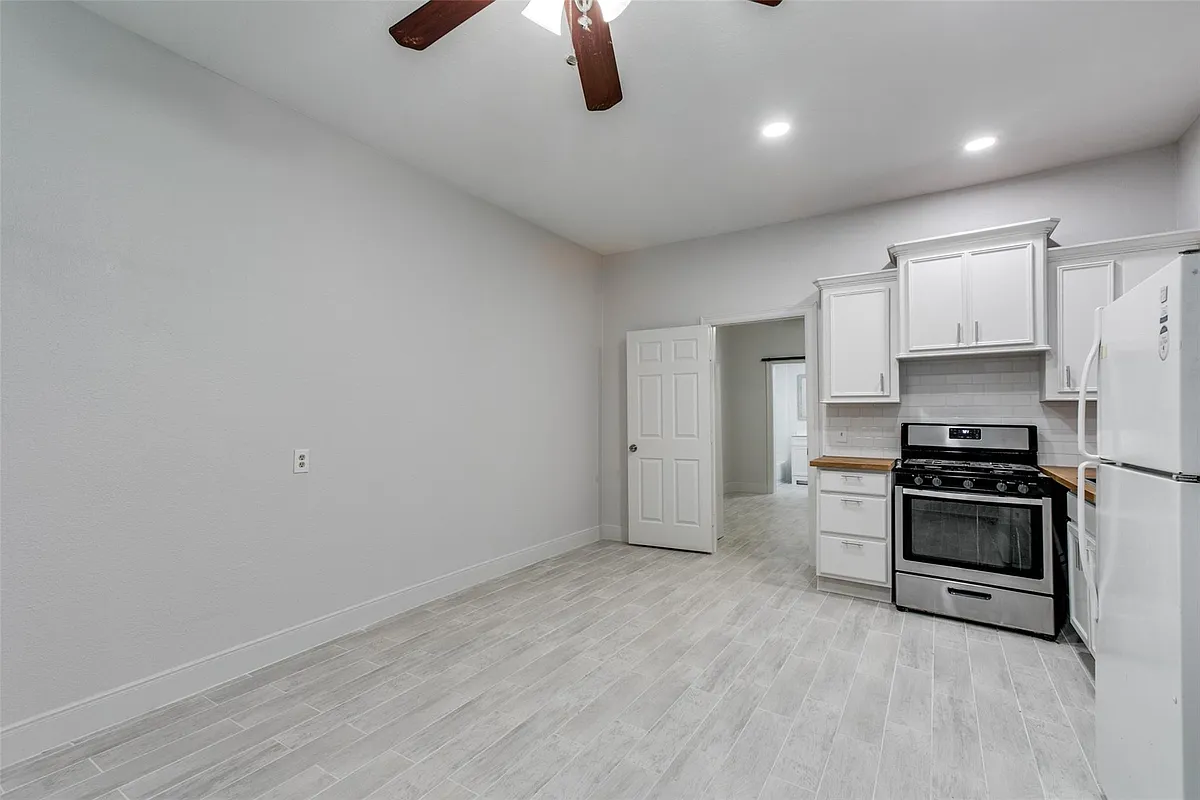 Building Photo - 7133 Avenue C