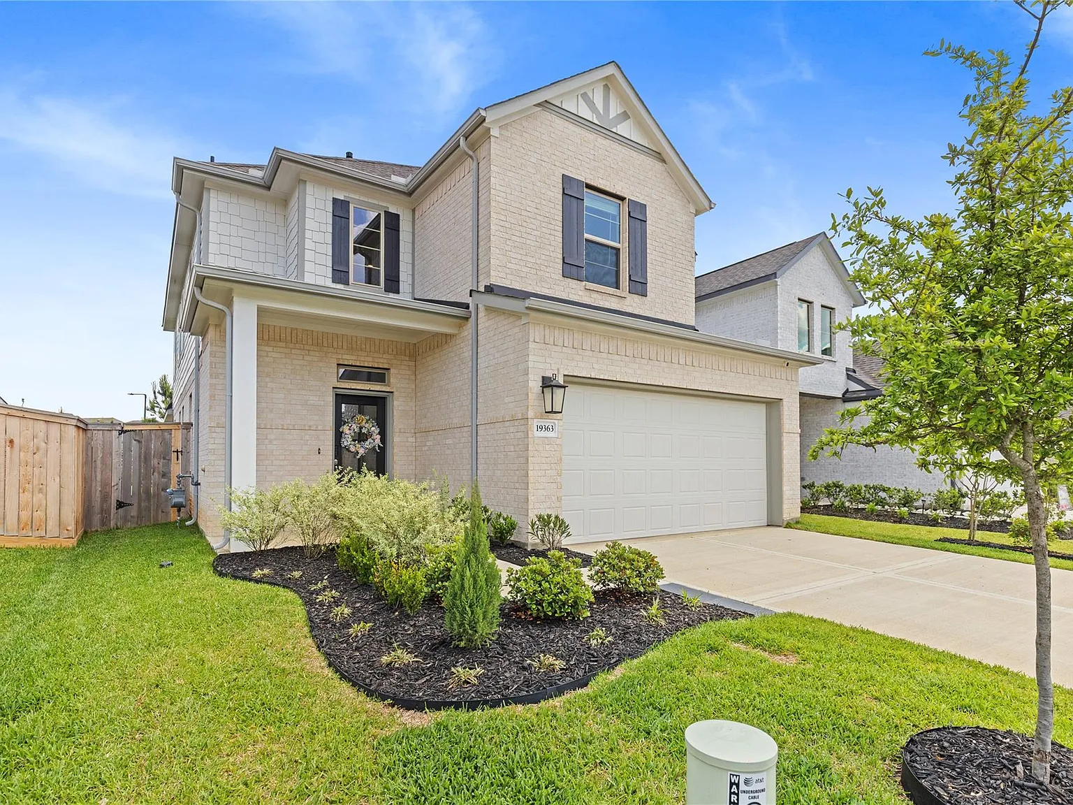 4 bed, 2.5 bath, 2698 sqft, $2,875 — Photo 3