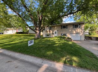 2713 Heather Ln, Bettendorf, IA 52722