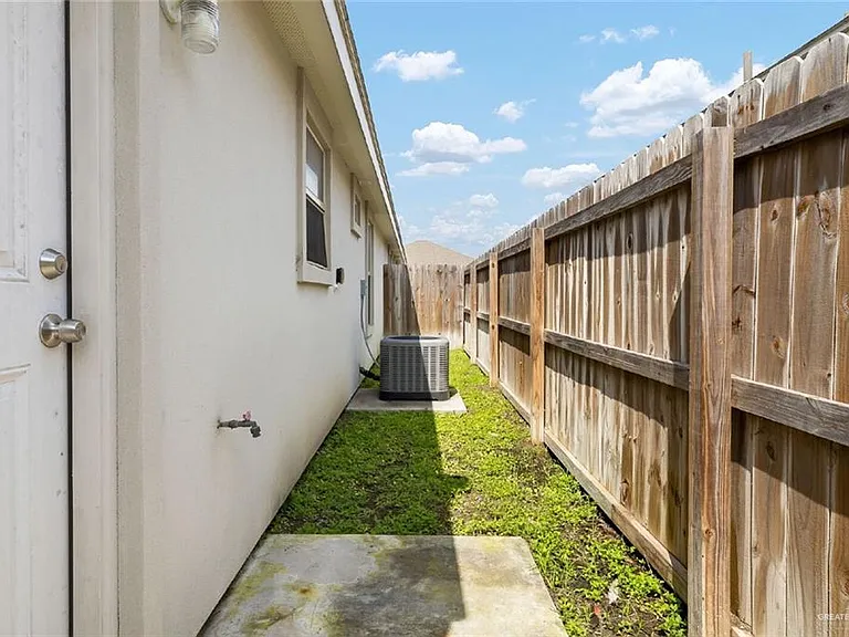 1416 Alta Vista Dr #3 — Photo 3