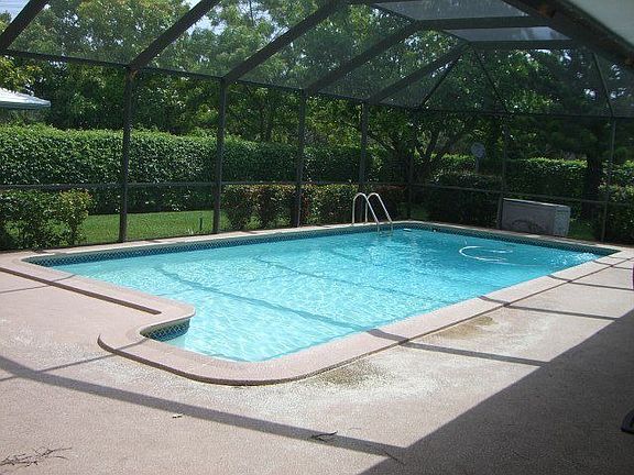 covered pation and screened pool